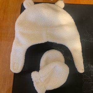 Carter’s hat and mittens set